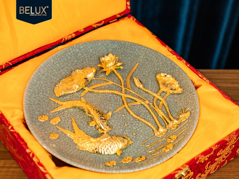 Đĩa Cá Chép Hoa Sen Dát Vàng - D25 (Xanh ngọc)